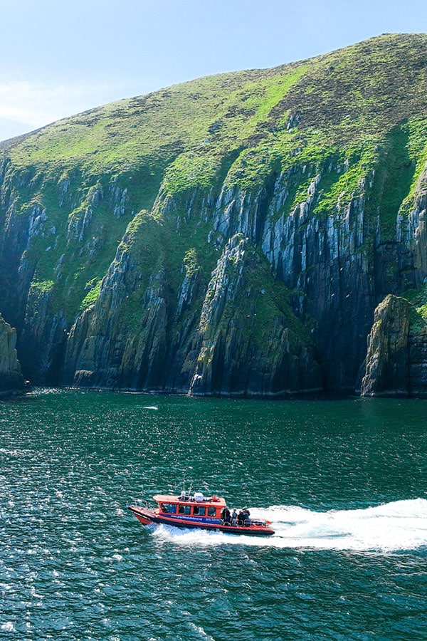 600x900 0009 Boat by cliffs